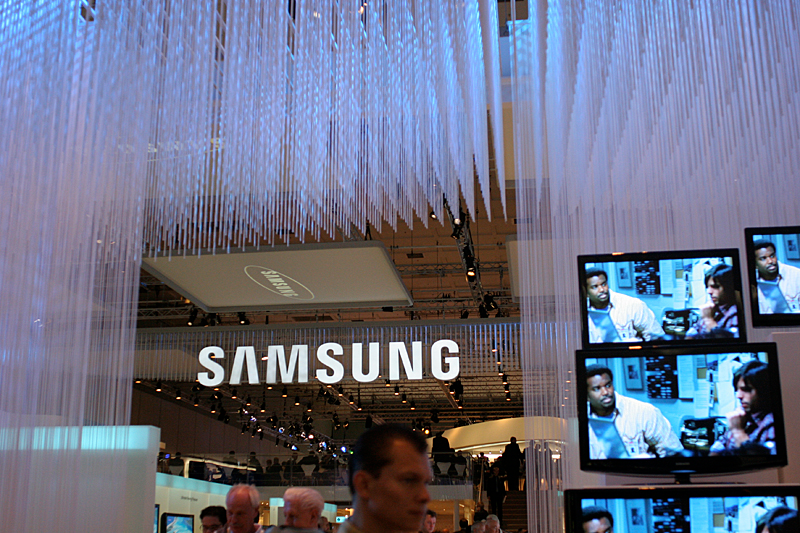 Illustration for article titled Samsung's Booth Has Ghetto TV Ambilight But Not a Single Real Ninja Cyborg